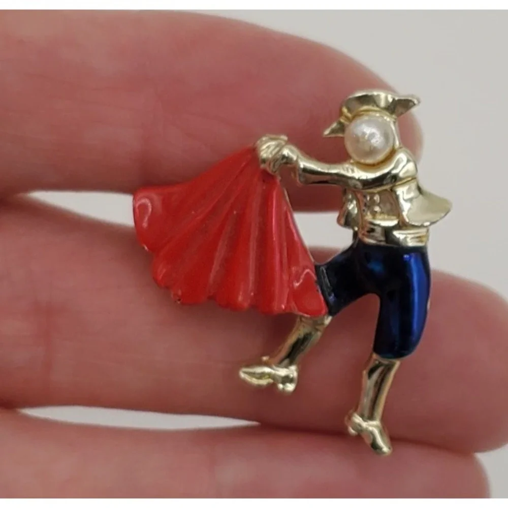Vtg Gold Tone Red Blue Enamel Faux Pearl Headed Matador Brooch Pin
